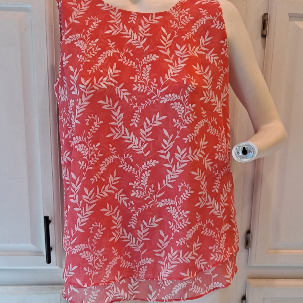 Cristina B Elegant Sleeveless Coral Blouse with White Floral Pattern